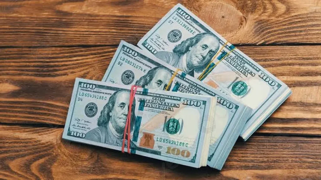 صعود الدولار يسيطر على تعاملات الأسواق المحلية في العاصمة بغداد خلال الصباح